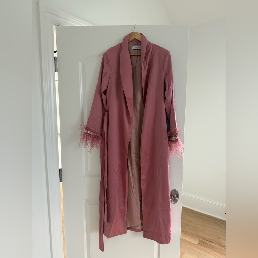 Naked Wardrobe 'The Statement' Silky Pink Duster SMLElegant Pink Feather - Picture 4 of 5